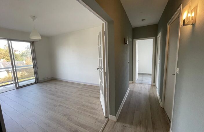 SUPERBE APPARTEMENT 2 PIECES - RUE DE PORTILLON - SAINT CYR SUR — photo 2