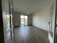 SUPERBE APPARTEMENT 2 PIECES - RUE DE PORTILLON - SAINT CYR SUR — photo 3