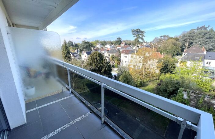 SUPERBE APPARTEMENT 2 PIECES - RUE DE PORTILLON - SAINT CYR SUR — photo 4