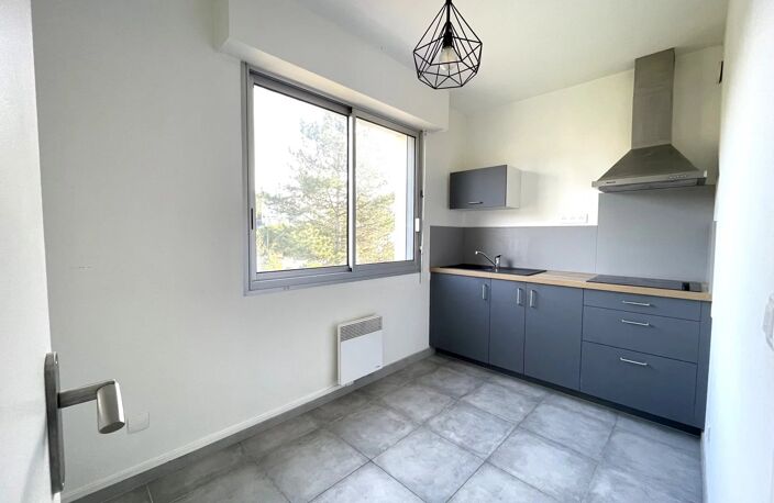 SUPERBE APPARTEMENT 2 PIECES - RUE DE PORTILLON - SAINT CYR SUR — photo 5