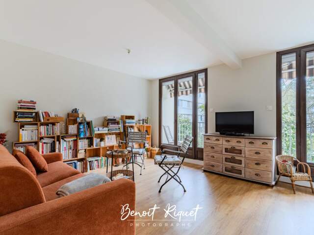 Appartement T3 rénové avec balcon, loggia et vue dégagée sur — photo du bien
