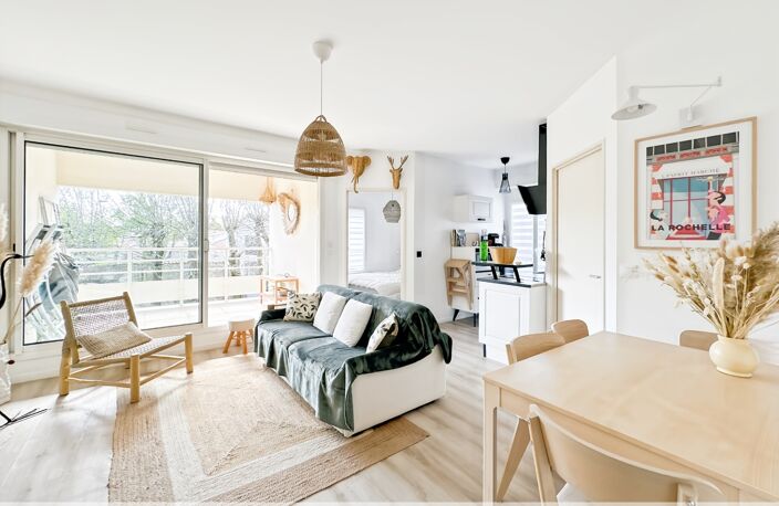 Appartement à vendre 2 pièces de 35m2 au 1er étage avec ascenseur, loggia, parking et local à vélos — photo 3