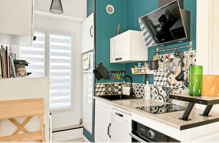 Appartement à vendre 2 pièces de 35m2 au 1er étage avec ascenseur, loggia, parking et local à vélos — photo 4
