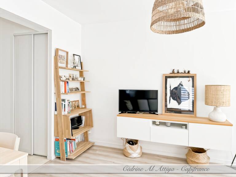 Appartement à vendre 2 pièces de 35m2 au 1er étage avec ascenseur, loggia, parking et local à vélos — photo 1
