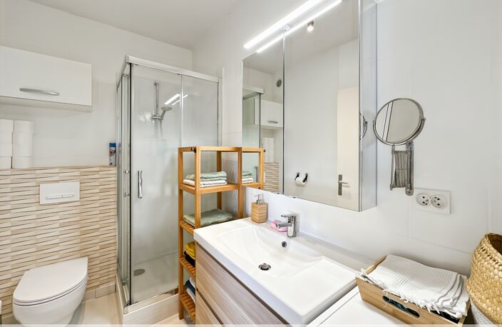 Appartement à vendre 2 pièces de 35m2 au 1er étage avec ascenseur, loggia, parking et local à vélos — photo 3