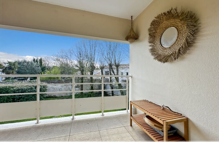Appartement à vendre 2 pièces de 35m2 au 1er étage avec ascenseur, loggia, parking et local à vélos — photo 4