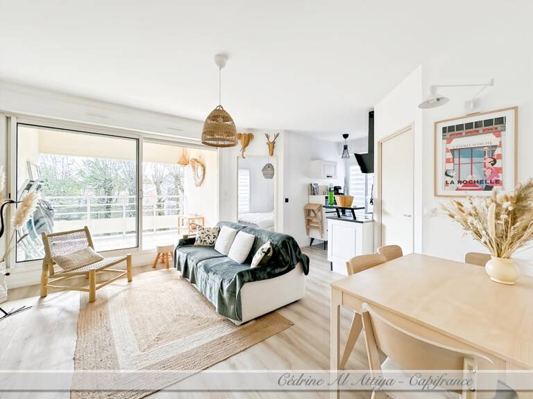 Appartement à vendre 2 pièces de 35m2 au 1er étage avec ascenseur, loggia, parking et local à vélos — photo 1