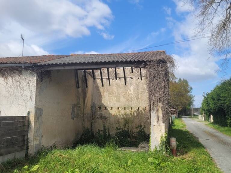 batisse a vendre avec jardin — photo 1