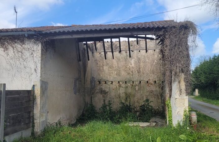 batisse a vendre avec jardin — photo 4