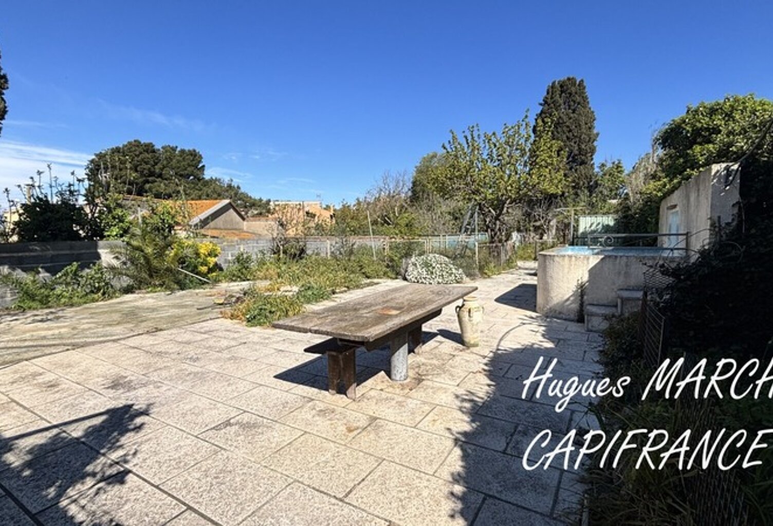 LESPIGNAN - Maison de village avec jardin et grand garage – Fort potentiel ! — photo 1