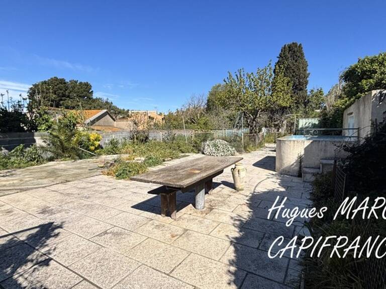LESPIGNAN - Maison de village avec jardin et grand garage – Fort potentiel ! — photo 1
