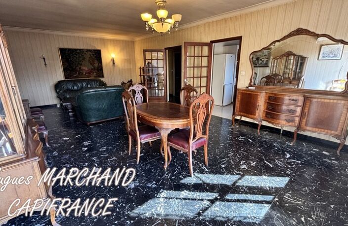 LESPIGNAN - Maison de village avec jardin et grand garage – Fort potentiel ! — photo 4