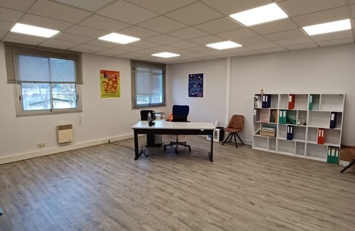 Local/bureau de 34,30 m2 à vendre LILLEBONNE (76170) Immeuble FUTURA — photo 2