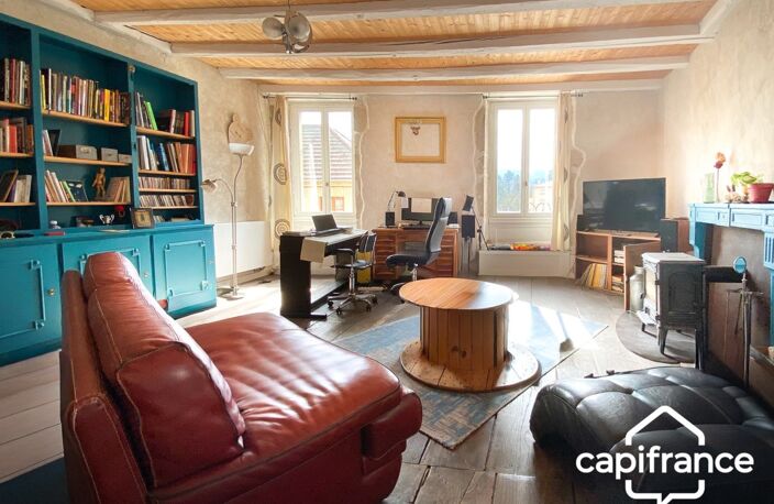 A VENDRE  SAINT GEOIRE EN VALDAINE (38) Maison de village , 8 pièces , 4 ch,dépendances, terrain ,  rénovée — photo 2