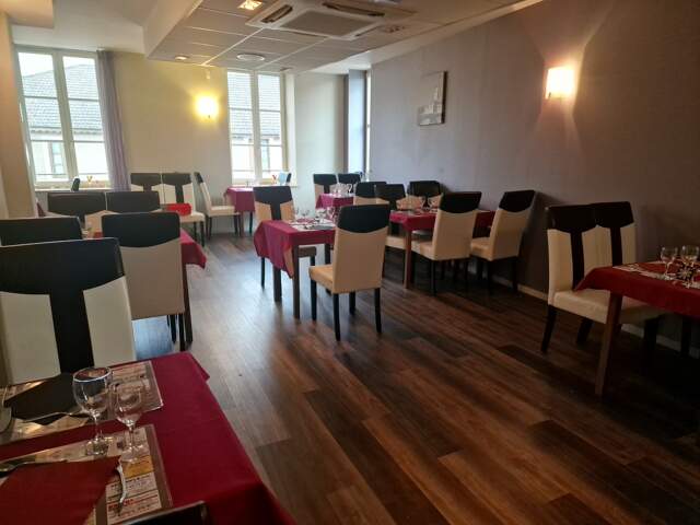 Dpt Vosges (88), à vendre secteur NEUFCHATEAU - MURS & FONDS BAR RESTAURANT IMMEUBLE — photo du bien