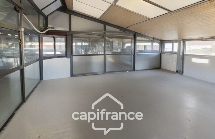 Entrepôt/bureau à vendre de 392 m² (71) — photo 2