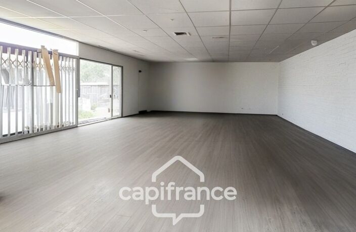 Entrepôt/bureau à vendre de 392 m² (71) — photo 3