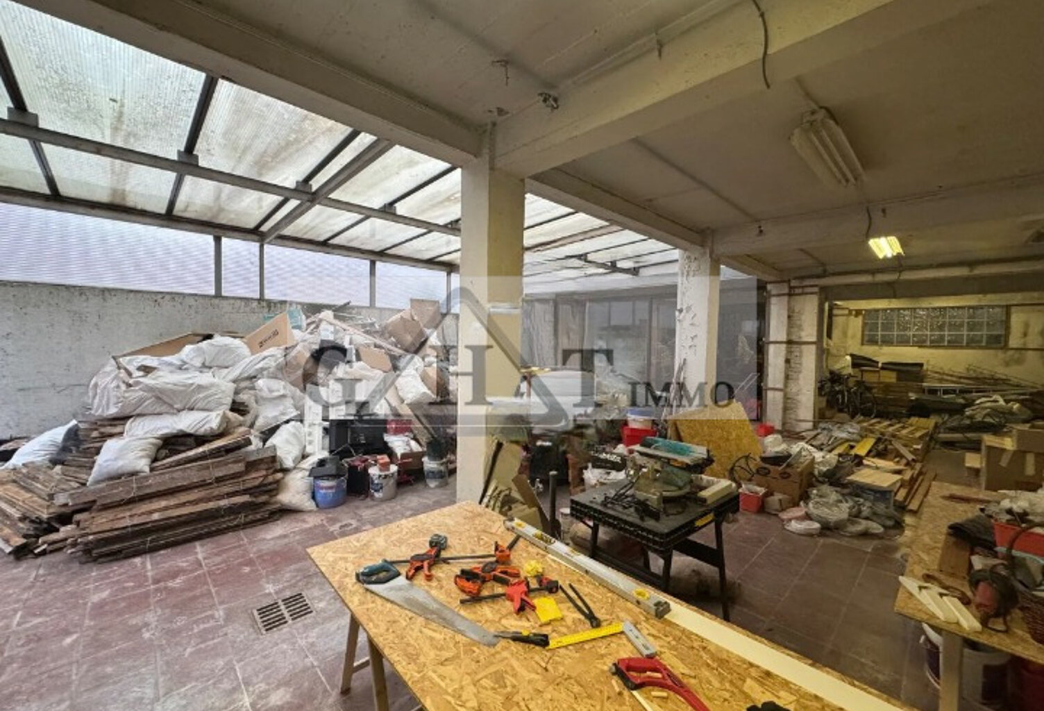 ENTREPÔT-BUREAUX DE 320M2 ET 452M2 DE TERRAIN À VENDRE SUR ARCUEUIL ! — photo 1