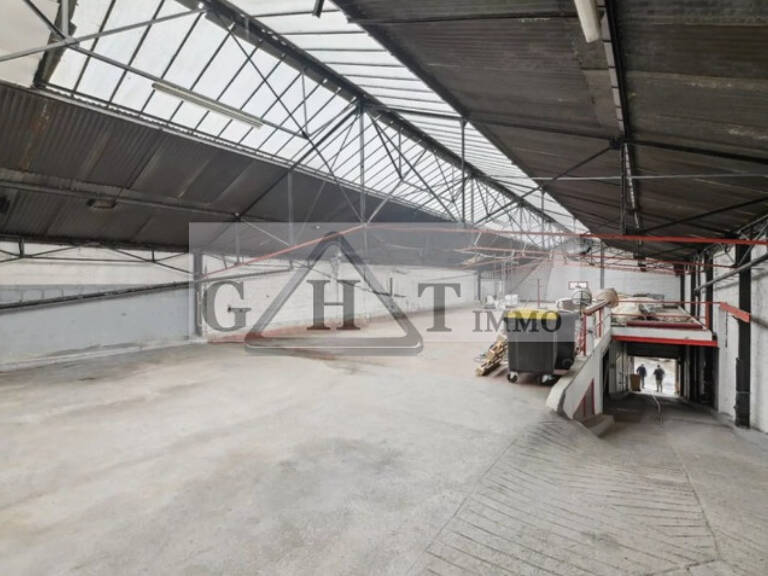 ENTREPÔT-BUREAUX DE 1200 M2 À VENDRE SUR GENTILLY  ! — photo 1