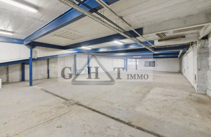 ENTREPÔT-BUREAUX DE 1200 M2 À VENDRE SUR GENTILLY  ! — photo 5