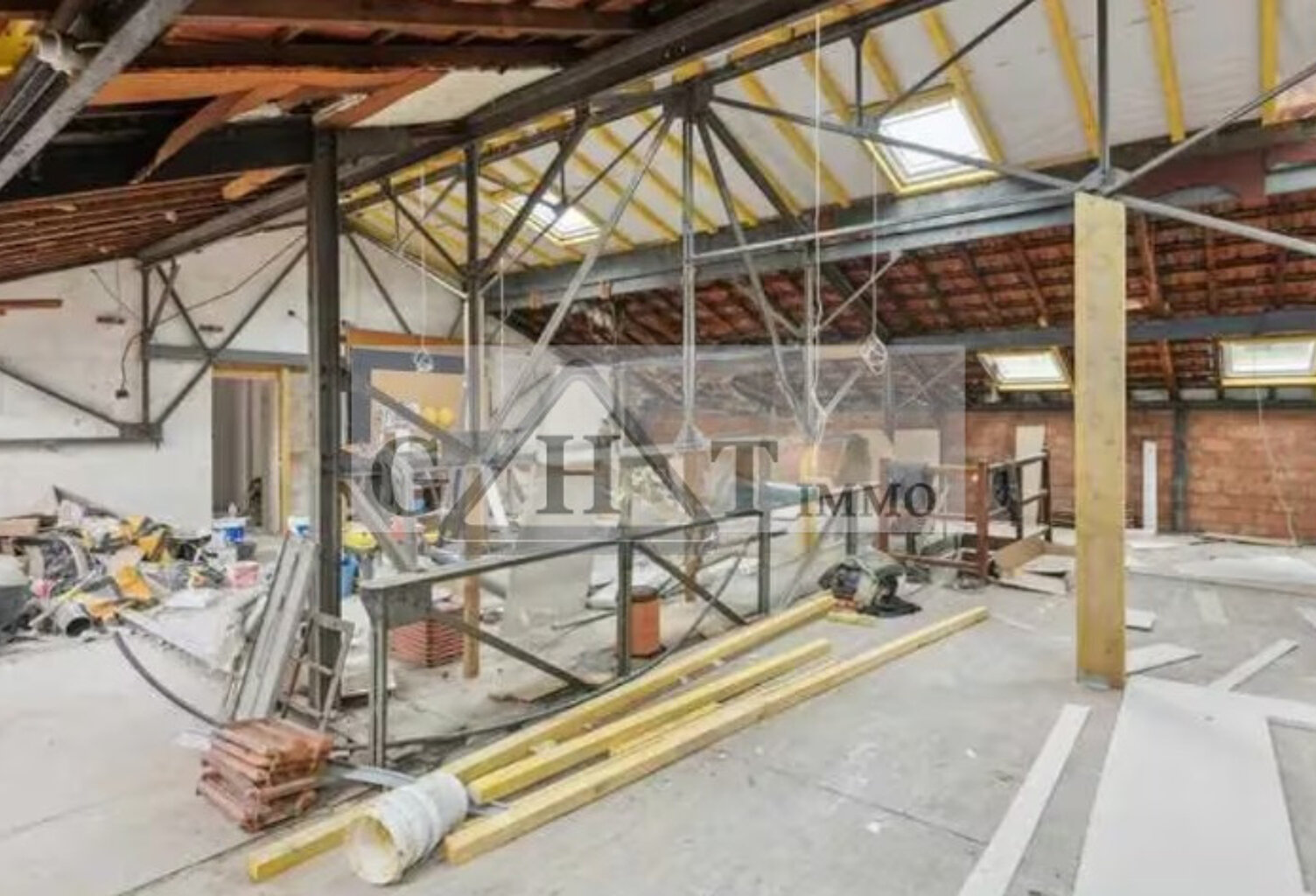 ENTREPÔT-BUREAUX+LOGEMENTS DE 484 M2 À VENDRE SUR CACHAN : — photo 1