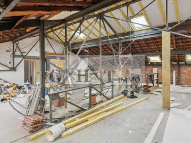 ENTREPÔT-BUREAUX+LOGEMENTS DE 484 M2 À VENDRE SUR CACHAN : — photo du bien