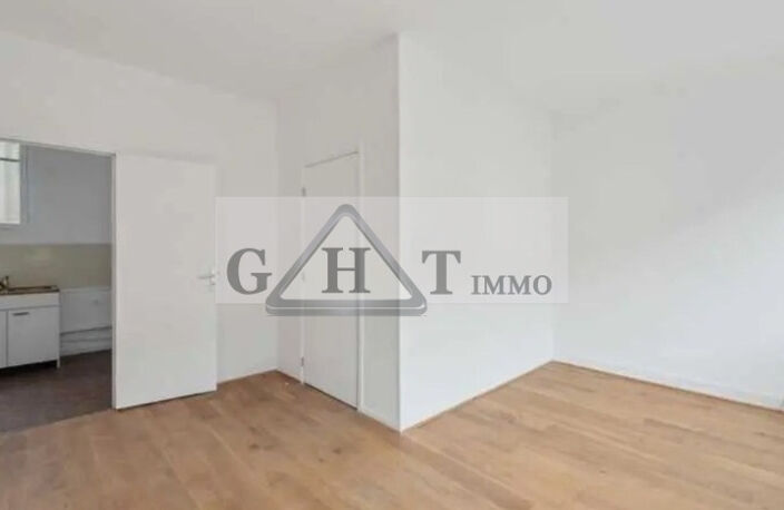 ENTREPÔT-BUREAUX+LOGEMENTS DE 484 M2 À VENDRE SUR CACHAN : — photo 5