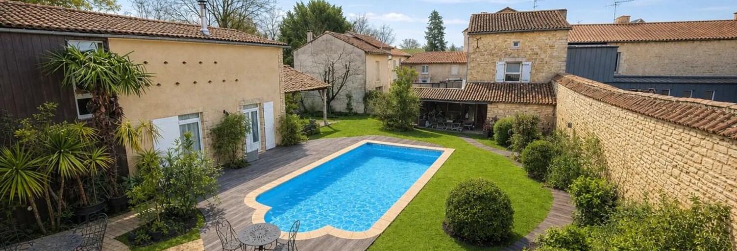 Maison 10 Pièces 245 m² à vendre à Neuville-de-Poitou (86170)