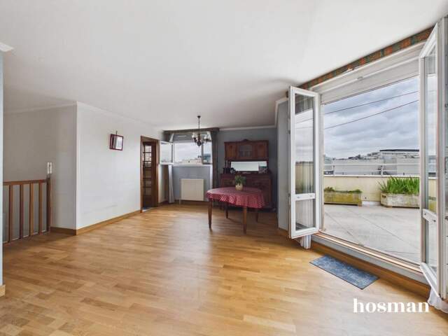 Duplex T4 beau potentiel - Vue dégagée avec terrasse - Rue Jean Jacques Rousseau, Ivry-sur-Seine — photo du bien