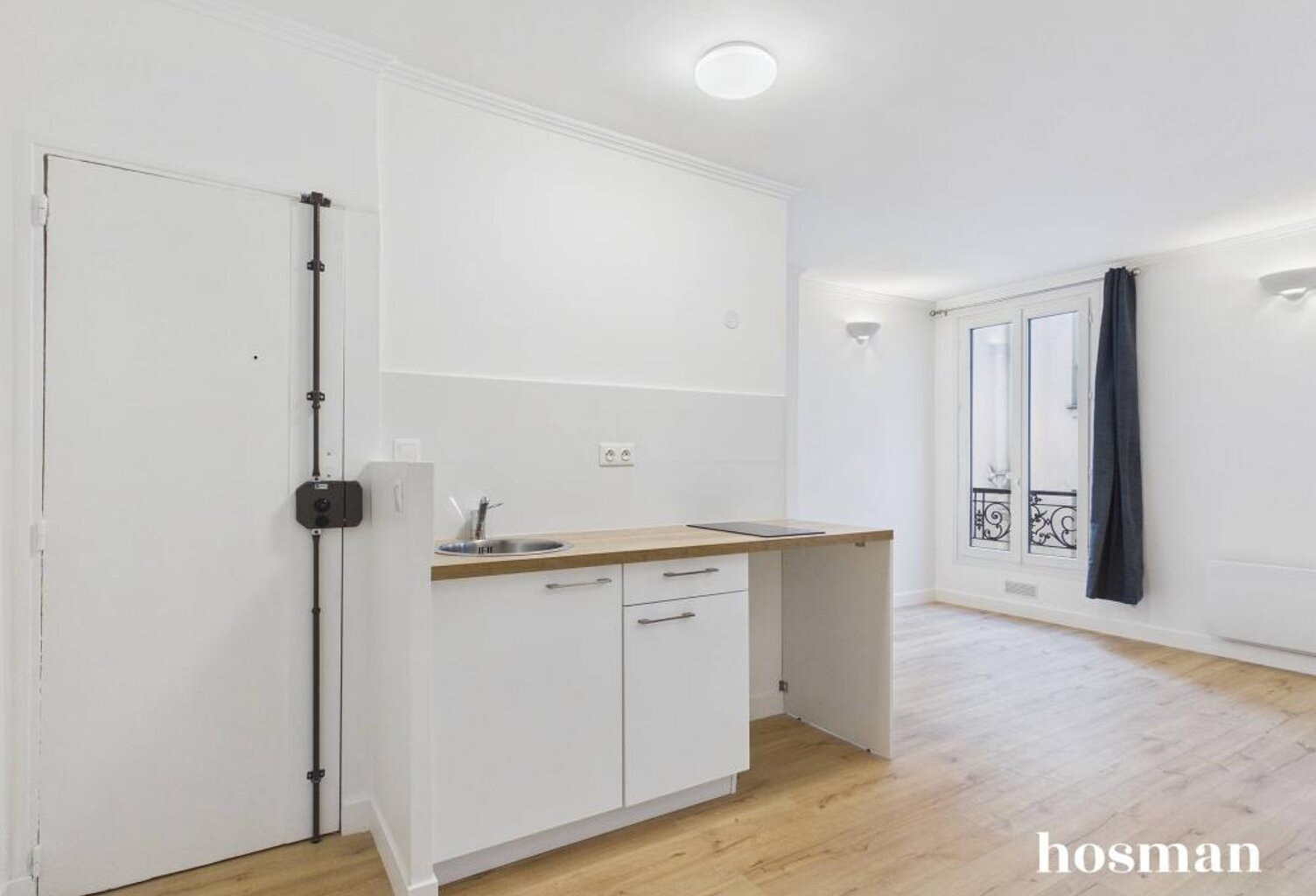 Studio rénové 1 pièce de 25 m², Rue Labat - Paris 18ème - Lumineux au 2ème étage — photo 1