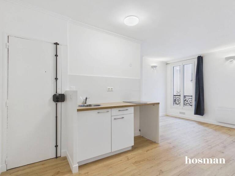 Studio rénové 1 pièce de 25 m², Rue Labat - Paris 18ème - Lumineux au 2ème étage — photo 1