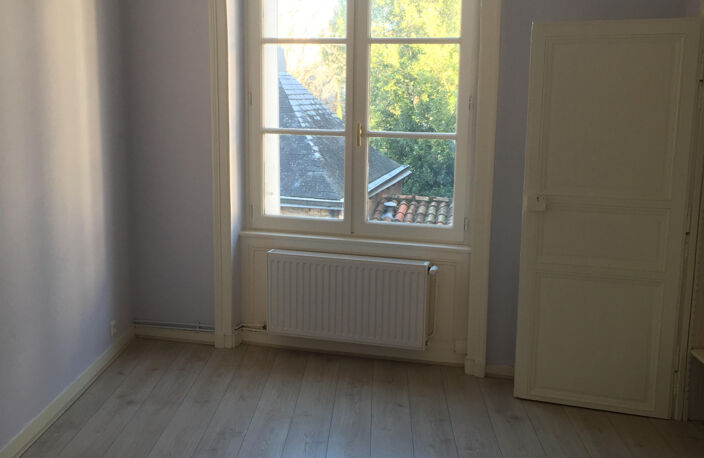 APPARTEMENT T2 - PROCHE BLOSSAC — photo 3
