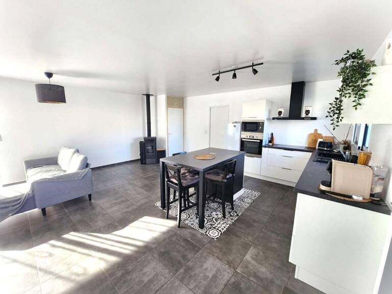 Bourg, plain-pied récent, 4 chambres, garage et jardin clos — photo 1
