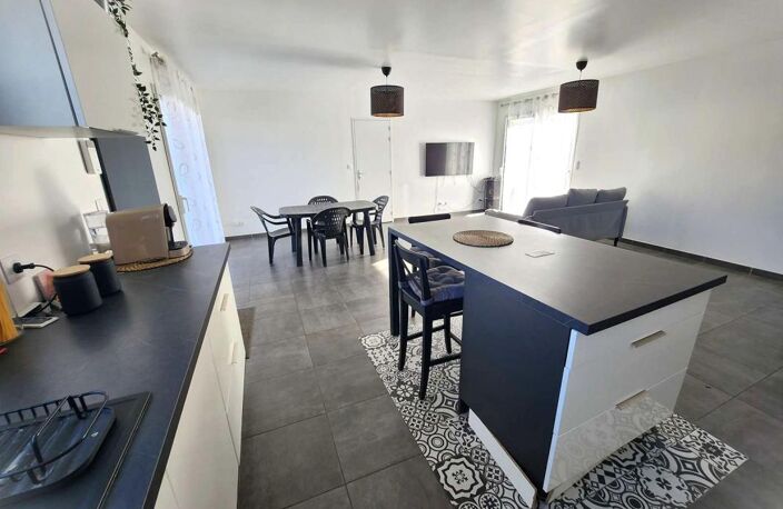 Bourg, plain-pied récent, 4 chambres, garage et jardin clos — photo 2