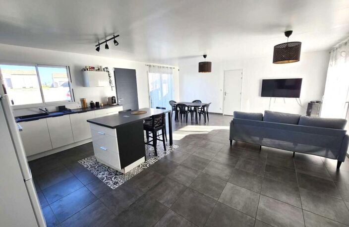 Bourg, plain-pied récent, 4 chambres, garage et jardin clos — photo 3