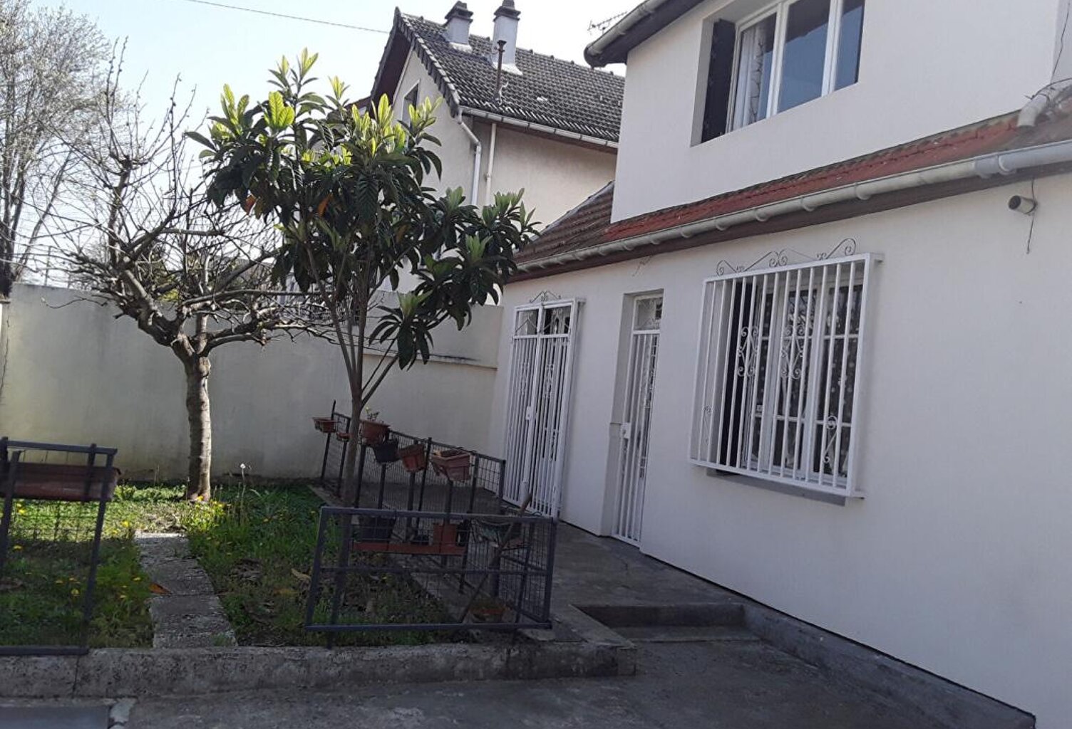 A vendre - Ensemble immobilier à fort potentiel ? Quartier Pavillonnaire Calme & Revenu Locatif (15 min Max des Commodités) — photo 1