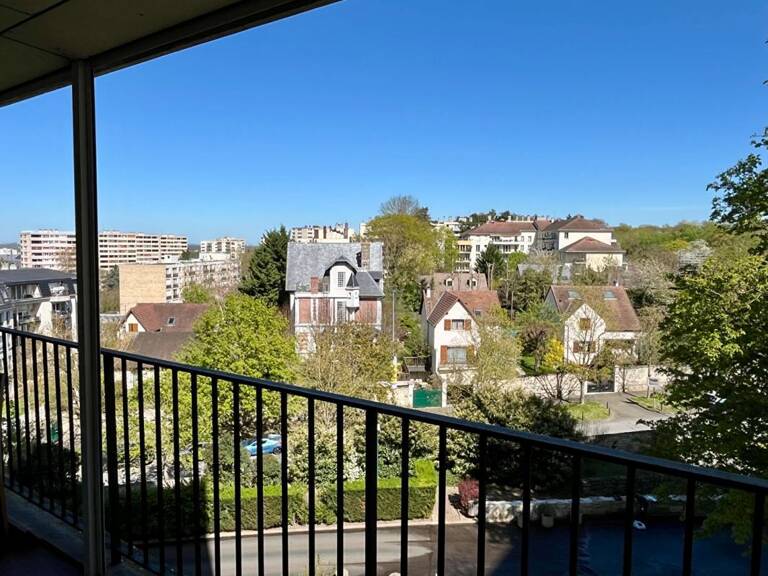 Appartement  de 111m², 3 chambres, balcon, 2 box et une cave — photo 1
