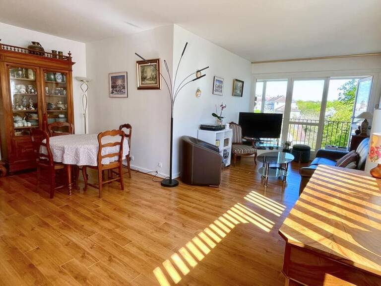Appartement  de 111m², 3 chambres, balcon, 2 box et une cave — photo 1