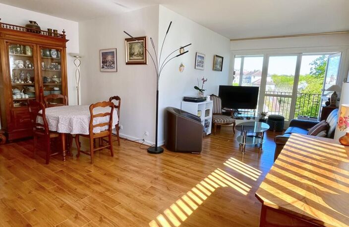 Appartement  de 111m², 3 chambres, balcon, 2 box et une cave — photo 3