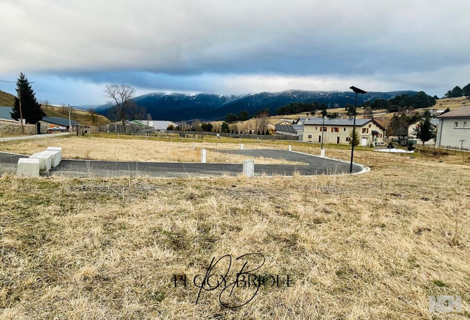 Terrain constructible viabilisé de 419m² à Fontrabiouse (66210) — photo 1
