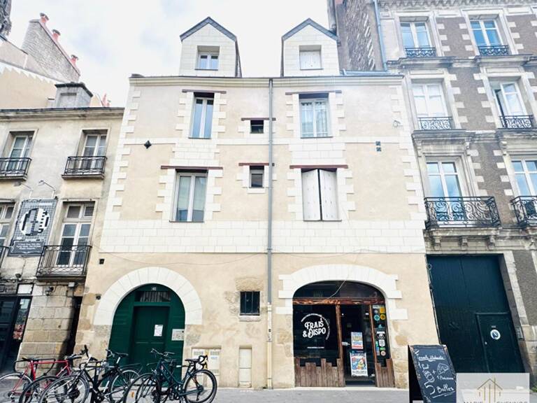 Studio en duplex hyper centre de Nantes vendu avec cave et locataire en place — photo 1