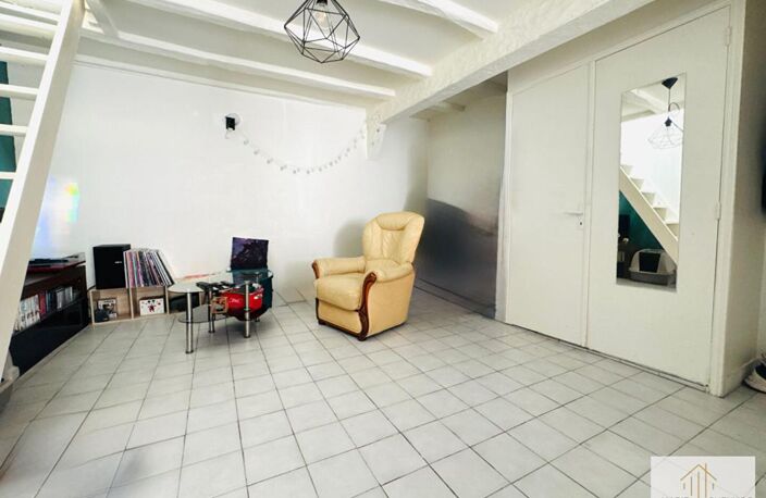 Studio en duplex hyper centre de Nantes vendu avec cave et locataire en place — photo 3