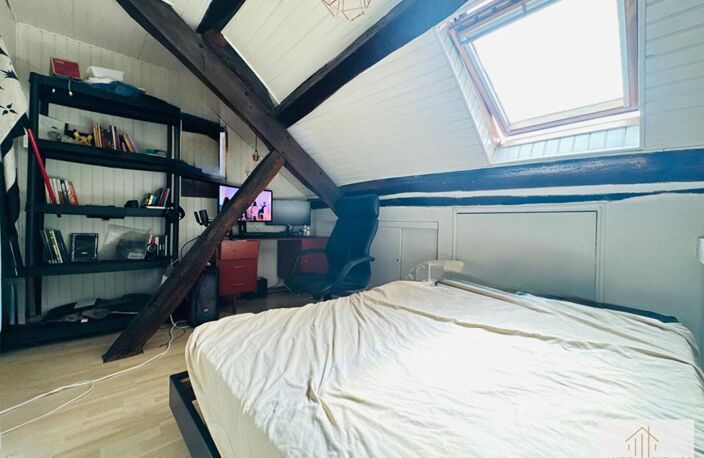 Studio en duplex hyper centre de Nantes vendu avec cave et locataire en place — photo 5