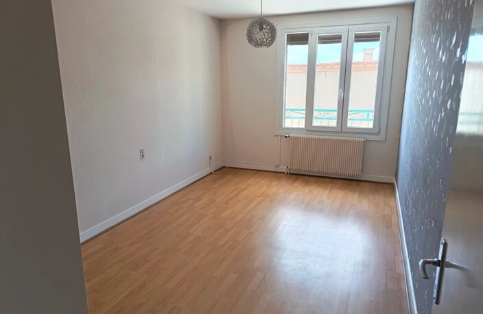 JOLIE MAISON AVEC COUR ET TERRASSE AUX PORTES D'ISSOIRE — photo 4