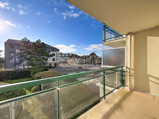 Appartement 2 pièces avec balcon à 500 m de la plage — photo du bien