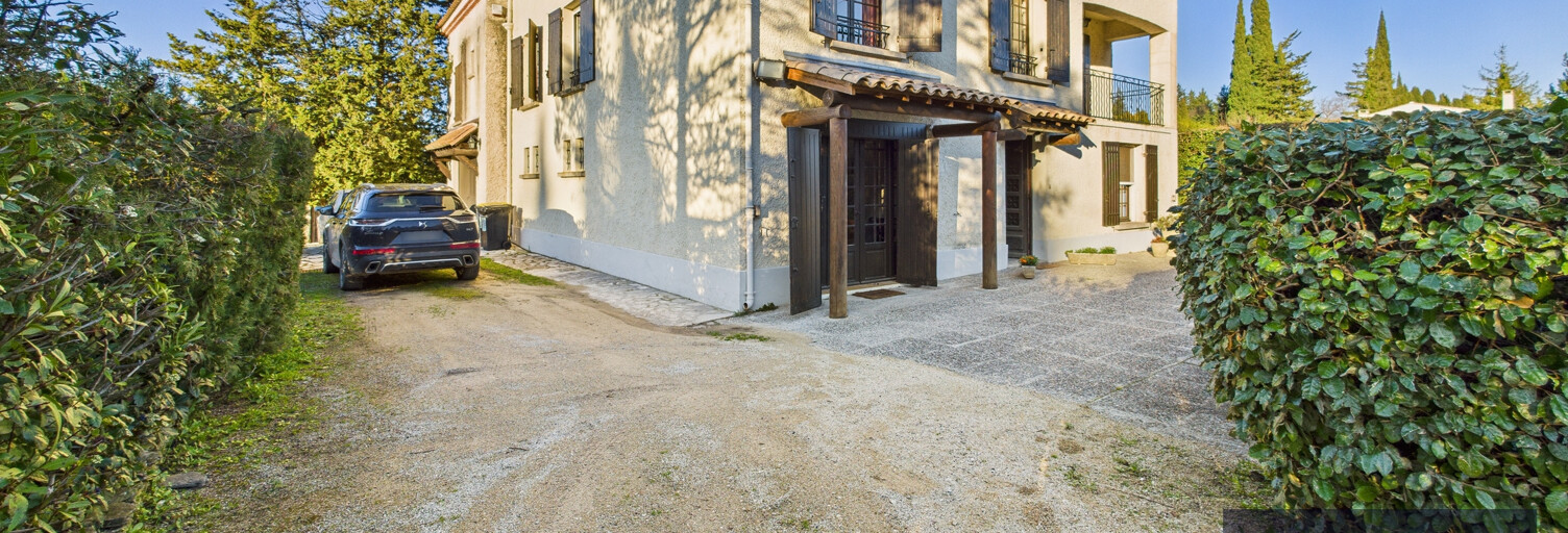 Maison 8 Pièces 300 m² à vendre à Saint-Étienne-du-Grès (13103)