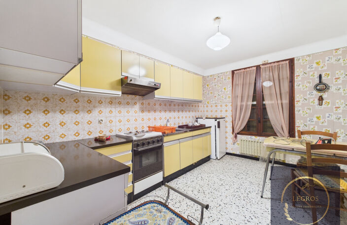 Maison 300 m2 à vendre à Saint-Étienne-Du-Grès — photo 4