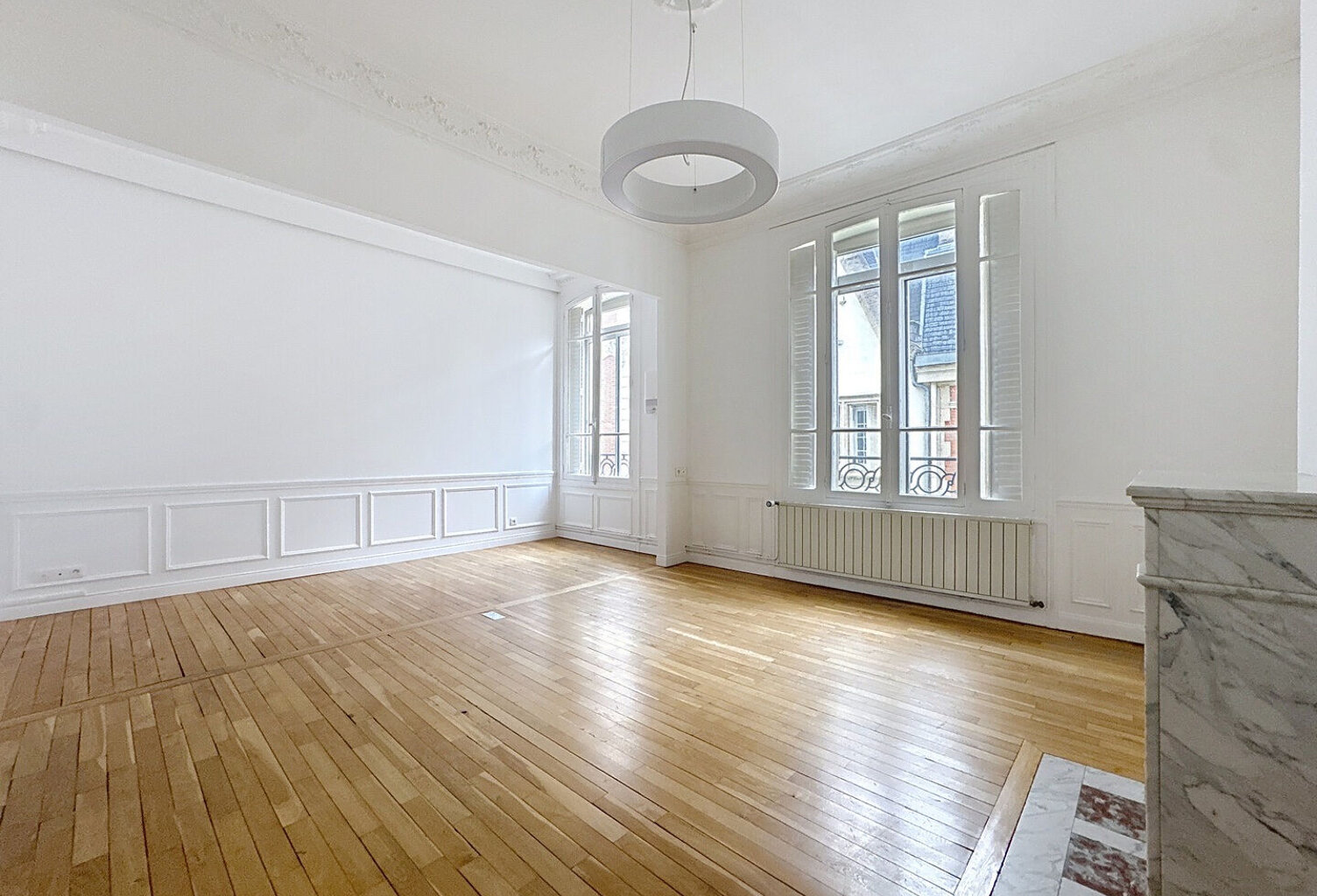 À VENDRE - RUE DE TAMBOUR - HYPER CENTRE DE REIMS - APPARTEMENT TYPE 5 - 3 CHAMBRES - PARKING - CAVE — photo 1