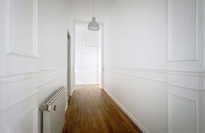 À VENDRE - RUE DE TAMBOUR - HYPER CENTRE DE REIMS - APPARTEMENT TYPE 5 - 3 CHAMBRES - PARKING - CAVE — photo 5