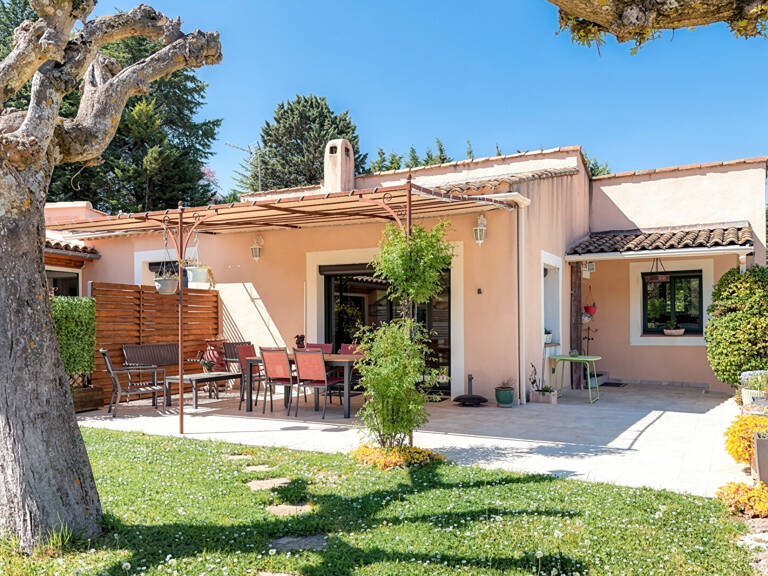 Vente Puyricard de 175 m² sur un terrain de 1695 m² LC  Gestion vous propose une maison de plain pied  avec piscine et grand garage. — photo 1